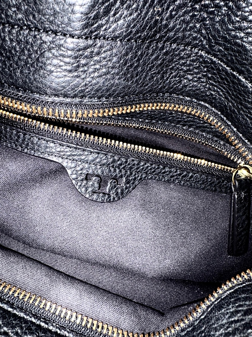 TORY BURCH Gemini Belted Black Leather Hobo Crossbody Bag, Dust bag included - Picture 6 of 7